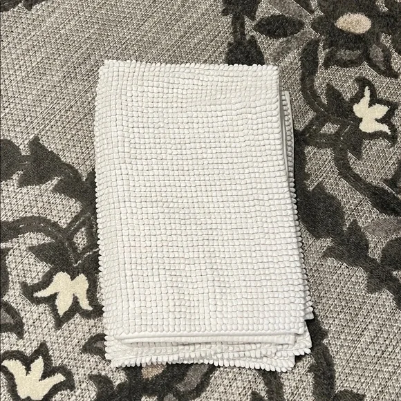 White Bath Mat set of 2 - Picture 5 of 8